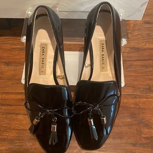 Business/casual Zara flats with tassel bow